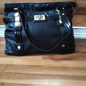 B Makowsky black leather purse